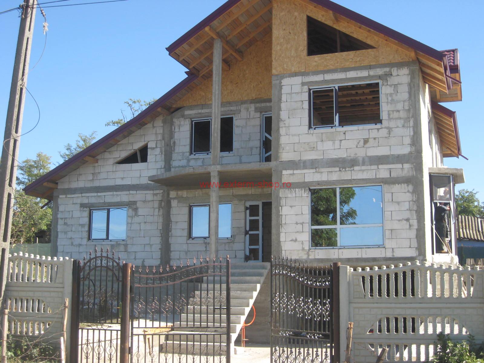 Tâmplărie PVC Barrier 70 mm cu geam tripan 32 mm – finisaj nuc, Bălțați, județul Iași